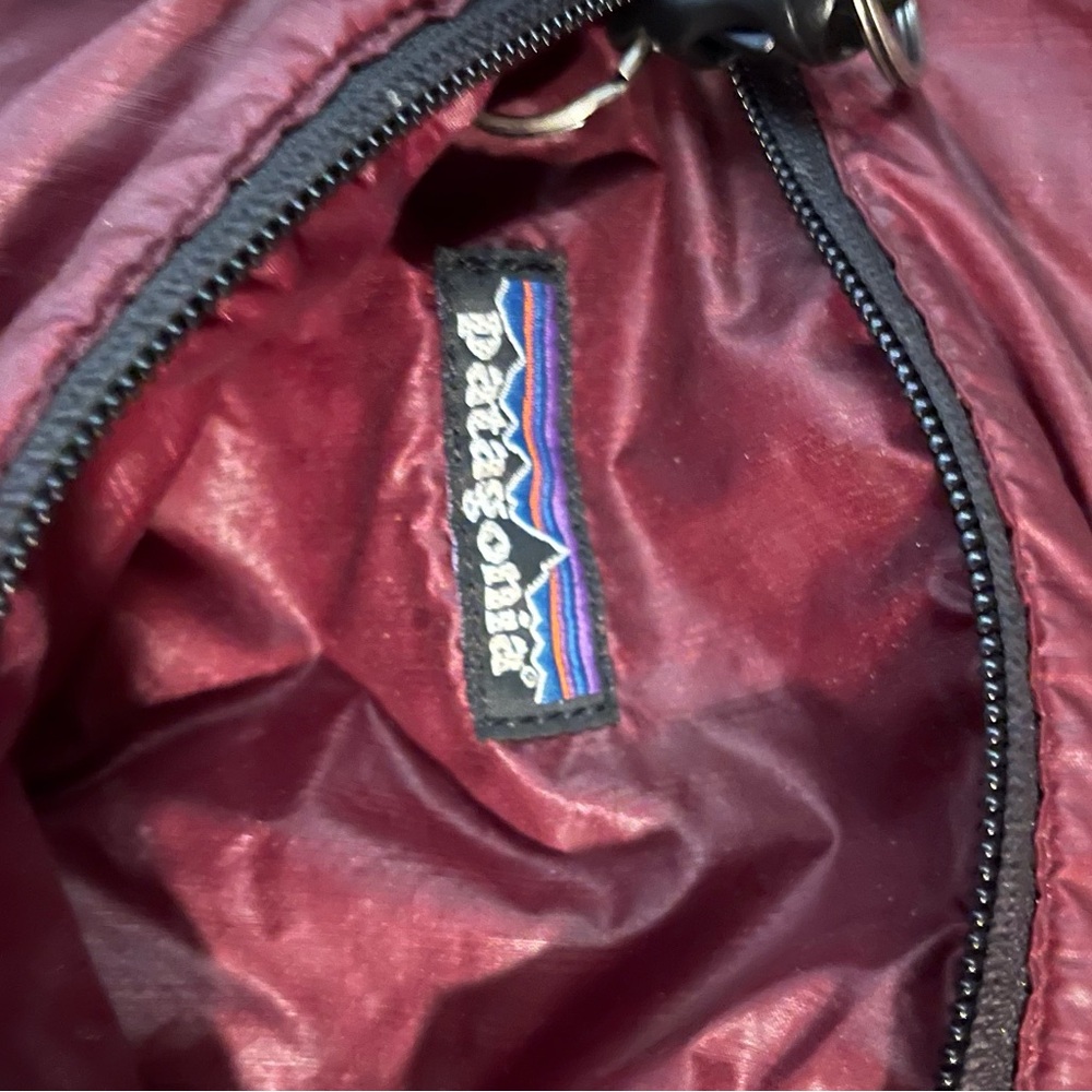 Patagonia Maroon bag ideal for travel 🧳